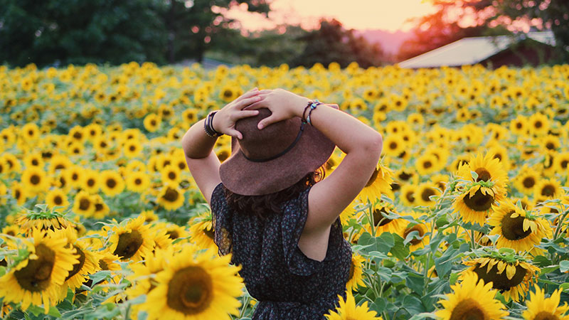 woman-with-flowers